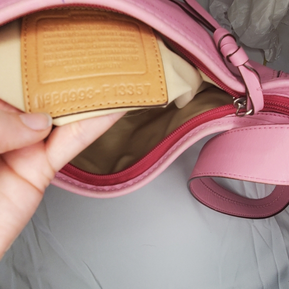 Rare Coach pink Bleeker rugby stripe bucket bag - Picture 6 of 9